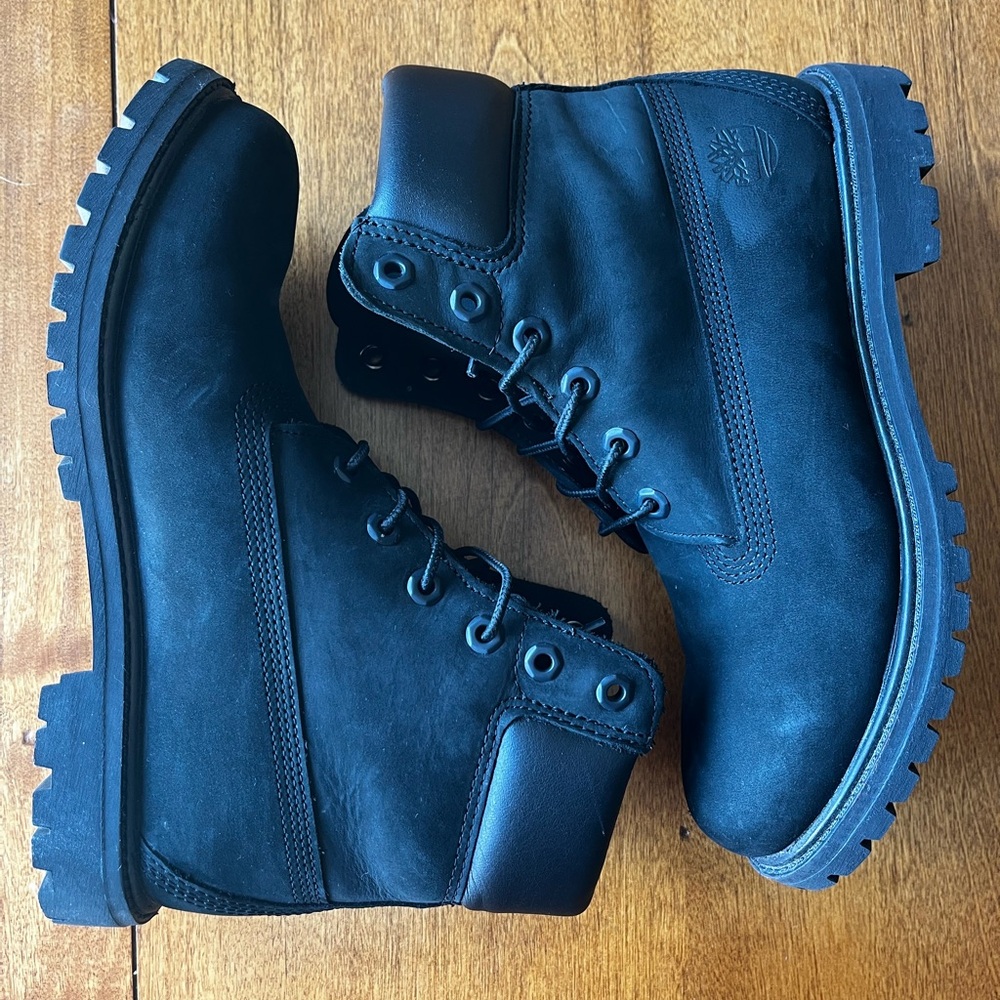 Women’s Black Timberland woods boots